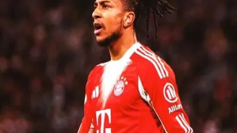 亚冬会“双旗手”闪耀登场，中国冬季运动新星频现——新华社报道